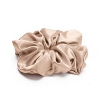 Blissy Champagne Blissy Oversized Scrunchie Lifestyle – Mulberry Silk