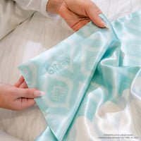 King White Lotus Pillowcase – Blissy Premium Silk
