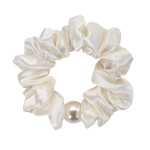 White Blissy Pearl Scrunchies Close-Up – Blissy 22 Momme Silk