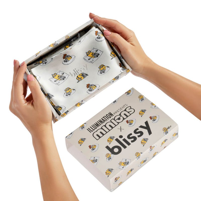 Blissy Chillin' Minions Pillowcase Lifestyle – Mulberry Silk