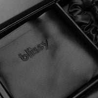 Black Blissy Dream Set Close-Up – Blissy 22 Momme Silk