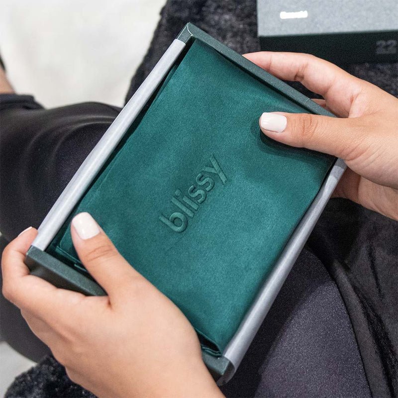 Emerald Pillowcase Close-Up – Blissy 22 Momme Silk