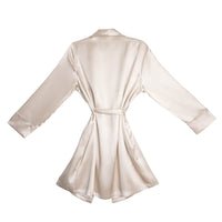 Blissy Champagne Classic Robe Lifestyle – Mulberry Silk