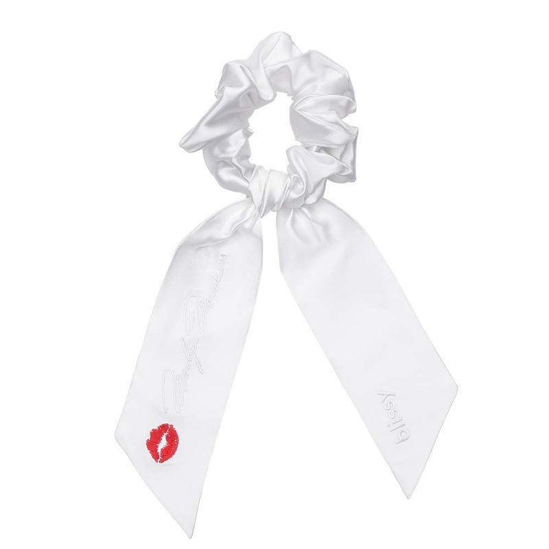 Blissy Marilyn Monroe™ Blissy Tail Scrunchie Lifestyle – Mulberry Silk